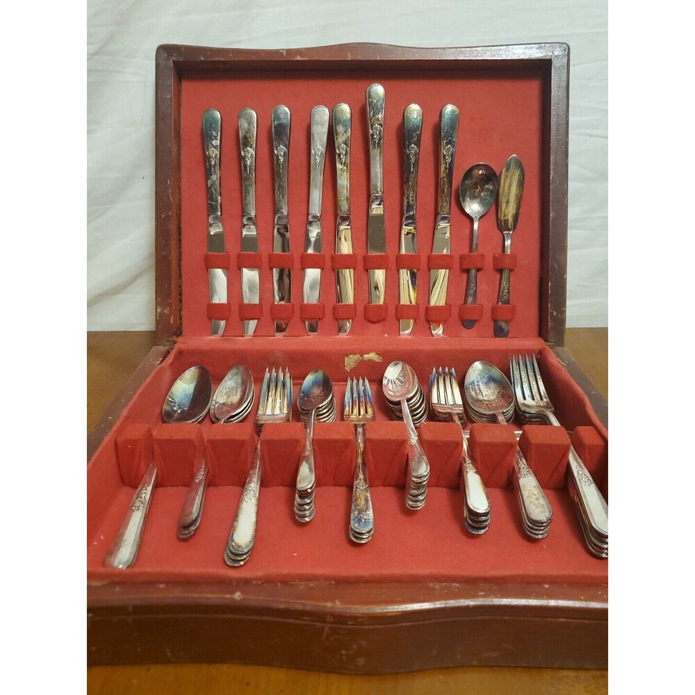 Holmes & Edwards Inlaid 53 Piece Flatware Silver Plate Set Chest YOUTH Vintage